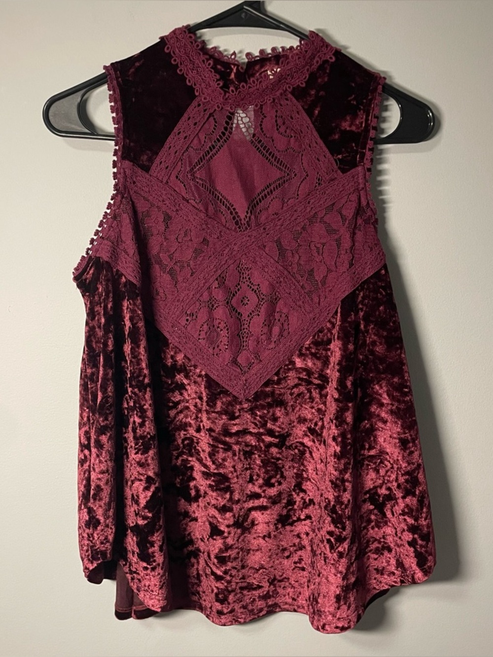 NWT Altar'd State Medium Crushed Velvet Lace High Neck Sleeveless Blouse Maroon